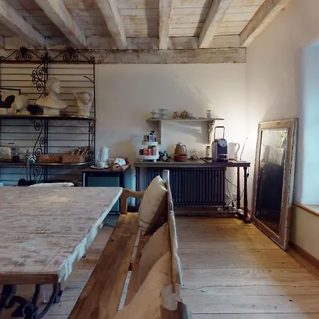 La Cour Pavee Bed and breakfast