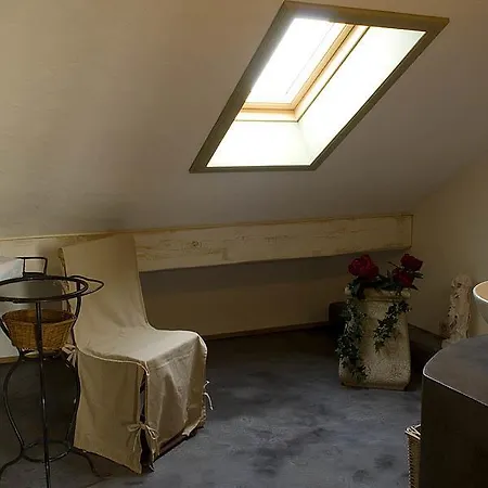 La Cour Pavee Bed and breakfast