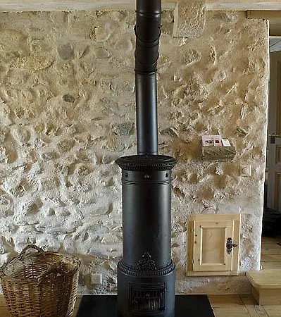 La Cour Pavee Genolier